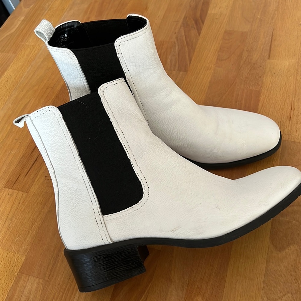 Kenneth Cole Reaction Boots